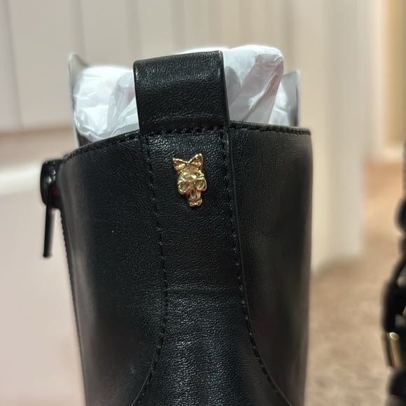 Sleek looking booties ! - Picture 6 of 6